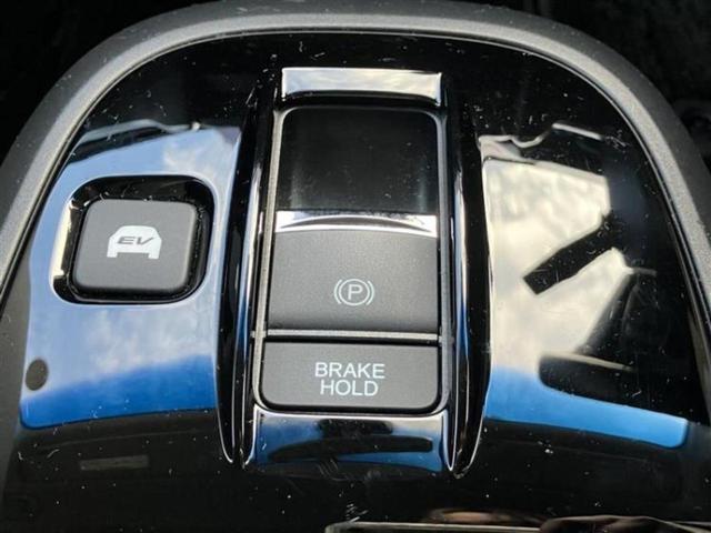 ステップワゴン ｅＨＥＶモデューロＸホンダセンシング　新品タイヤ／保証書／純正　１０インチ　ＳＤナビ／衝突安全装置／両側電動スライドドア／シートヒーター／マルチビューカメラシステム／車線逸脱防止支援システム／シート　ハーフレザー／ドライブレコーダー　純正（16枚目）