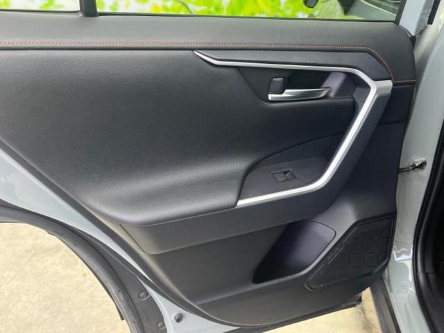 RAV4 4WDアドベンチャー 保証書/純正 9インチ SDナビ/デジタルインナーミラー/衝突安全装置/車線逸脱防止支援システム/シート 合皮/ヘッドランプ LED/Bluetooth接続/ETC/EBD付ABS/横滑り防止装置(21枚目)