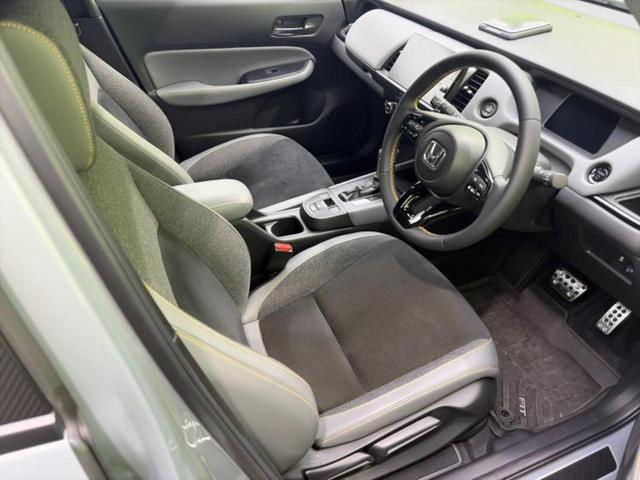 フィット ｅＨＥＶ　ＲＳ　保証書／純正　ＳＤナビ／衝突安全装置／車線逸脱防止支援システム／シート　ハーフレザー／ドライブレコーダー　前後／ヘッドランプ　ＬＥＤ／ＵＳＢジャック／Ｂｌｕｅｔｏｏｔｈ接続／ＥＴＣ２．０　バックカメラ（4枚目）