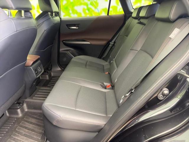 ハリアーハイブリッド Ｚレザーパッケージ　新品タイヤ／保証書／純正　ＳＤナビ／デジタルインナーミラー／衝突安全装置／シートヒーター／パノラミックビューモニター／車線逸脱防止支援システム／シート　フルレザー／電動バックドア　革シート　電動シート（7枚目）