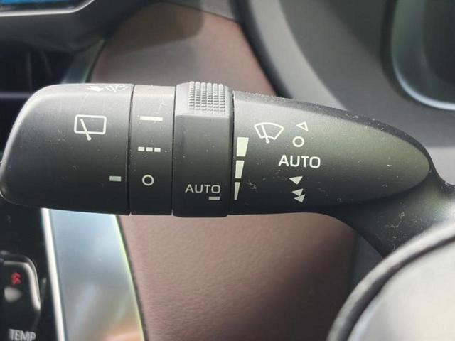 ハリアーハイブリッド Ｚレザーパッケージ　新品タイヤ／保証書／純正　ＳＤナビ／デジタルインナーミラー／衝突安全装置／シートヒーター／パノラミックビューモニター／車線逸脱防止支援システム／シート　フルレザー／電動バックドア　革シート　電動シート（17枚目）