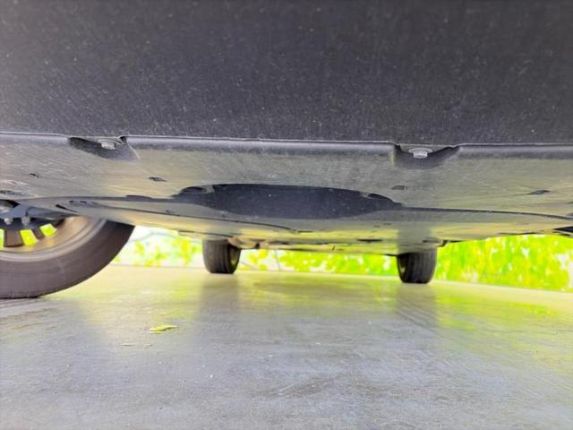 ハリアーハイブリッド Ｚレザーパッケージ　新品タイヤ／保証書／純正　ＳＤナビ／デジタルインナーミラー／衝突安全装置／シートヒーター／パノラミックビューモニター／車線逸脱防止支援システム／シート　フルレザー／電動バックドア　革シート　電動シート（42枚目）