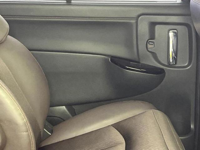 エルグランド ハイウェイスターＳアーバンクロム　新品タイヤ／保証書／純正　１０インチ　ＳＤナビ／フリップダウンモニター　純正　１２．１インチ／両側電動スライドドア／アラウンドビューモニター／シート　合皮／プロパイロット／電動バックドア　全周囲カメラ（22枚目）