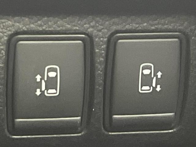 エルグランド ハイウェイスターＳアーバンクロム　新品タイヤ／保証書／純正　１０インチ　ＳＤナビ／フリップダウンモニター　純正　１２．１インチ／両側電動スライドドア／アラウンドビューモニター／シート　合皮／プロパイロット／電動バックドア　全周囲カメラ（27枚目）