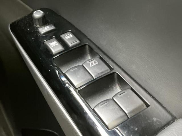 エルグランド ハイウェイスターＳアーバンクロム　新品タイヤ／保証書／純正　１０インチ　ＳＤナビ／フリップダウンモニター　純正　１２．１インチ／両側電動スライドドア／アラウンドビューモニター／シート　合皮／プロパイロット／電動バックドア　全周囲カメラ（30枚目）