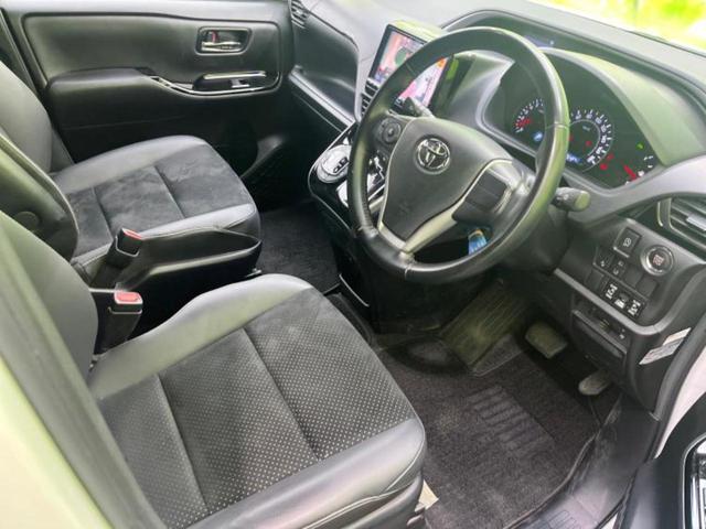 ヴォクシー ＺＳキラメキ３　モデリスタエアロ／保証書／社外　９インチ　ＳＤナビ／フリップダウンモニター　社外　１０．２インチ／衝突安全装置／両側電動スライドドア／シート　ハーフレザー／ドライブレコーダー　前後　フルエアロ　ＥＴＣ（4枚目）