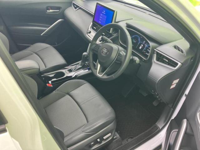 カローラクロス ハイブリッドＺ　ディスプレイオーディオ＋ナビ／トヨタセーフティセンス／シートヒーター／パノラミックビューモニター／車線逸脱防止支援システム／電動バックドア／ヘッドランプ　ＬＥＤ／ＥＴＣ２．０　衝突被害軽減システム（4枚目）