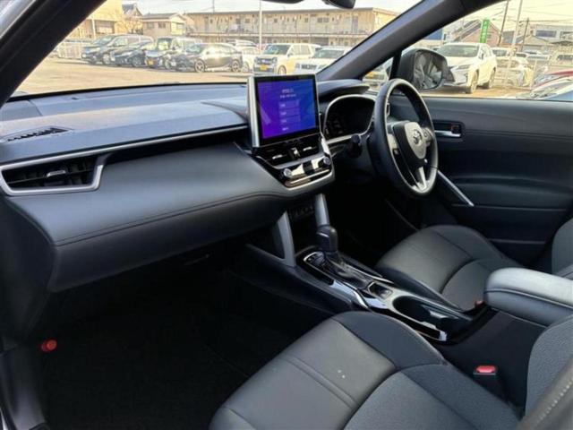 カローラクロス ハイブリッドＺ　ディスプレイオーディオ＋ナビ／トヨタセーフティセンス／シートヒーター／パノラミックビューモニター／車線逸脱防止支援システム／電動バックドア／ヘッドランプ　ＬＥＤ／ＥＴＣ２．０　衝突被害軽減システム（5枚目）