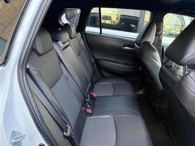 カローラクロス ハイブリッドＺ　ディスプレイオーディオ＋ナビ／トヨタセーフティセンス／シートヒーター／パノラミックビューモニター／車線逸脱防止支援システム／電動バックドア／ヘッドランプ　ＬＥＤ／ＥＴＣ２．０　衝突被害軽減システム（6枚目）