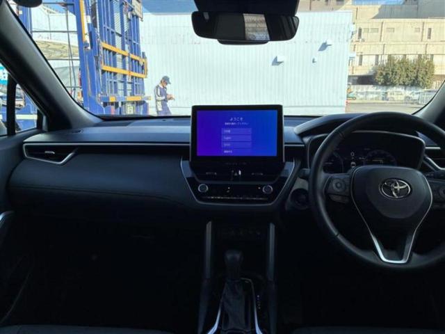 カローラクロス ハイブリッドＺ　ディスプレイオーディオ＋ナビ／トヨタセーフティセンス／シートヒーター／パノラミックビューモニター／車線逸脱防止支援システム／電動バックドア／ヘッドランプ　ＬＥＤ／ＥＴＣ２．０　衝突被害軽減システム（10枚目）