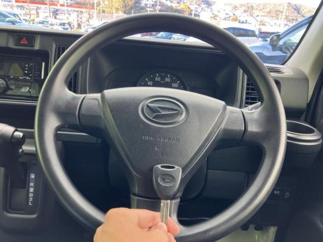 ハイゼットカーゴ デラックスＳＡ３　新品タイヤ／スマートアシスト（トヨタ・ダイハツ）／車線逸脱防止支援システム／ヘッドランプ　ＬＥＤ／Ｂｌｕｅｔｏｏｔｈ接続／ＥＢＤ付ＡＢＳ／横滑り防止装置／アイドリングストップ／エアバッグ　運転席（27枚目）