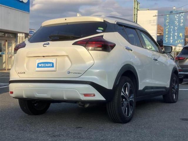 キックス Ｘツートーンインテリアエディション　保証書／純正　９インチ　ＳＤナビ／インテリジェントルームミラー／衝突安全装置／シートヒーター／アラウンドビューモニター／車線逸脱防止支援システム／シート　合皮／プロパイロット／ドライブレコーダー　前後（3枚目）