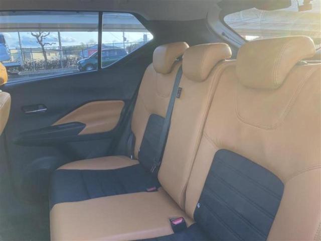 キックス Ｘツートーンインテリアエディション　保証書／純正　９インチ　ＳＤナビ／インテリジェントルームミラー／衝突安全装置／シートヒーター／アラウンドビューモニター／車線逸脱防止支援システム／シート　合皮／プロパイロット／ドライブレコーダー　前後（6枚目）