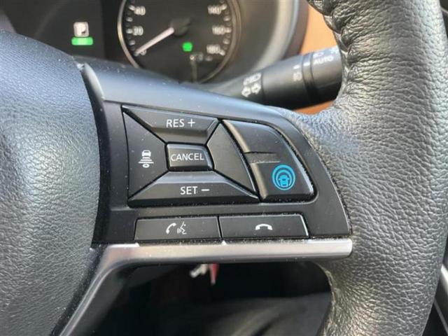 キックス Ｘツートーンインテリアエディション　保証書／純正　９インチ　ＳＤナビ／インテリジェントルームミラー／衝突安全装置／シートヒーター／アラウンドビューモニター／車線逸脱防止支援システム／シート　合皮／プロパイロット／ドライブレコーダー　前後（13枚目）