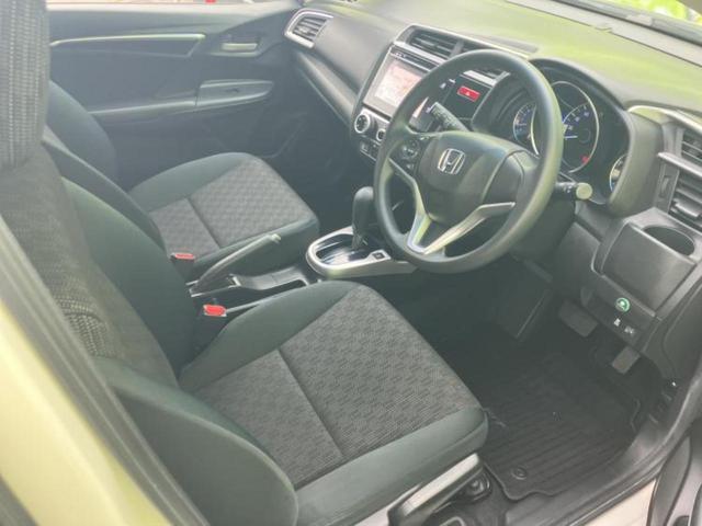 フィット １３Ｇ・Ｆパッケージ　新品タイヤ／純正　ＳＤナビ／Ｂｌｕｅｔｏｏｔｈ接続／ＨＤＭＩ接続／ＥＴＣ／ＥＢＤ付ＡＢＳ／横滑り防止装置／アイドリングストップ／バックモニター／ワンセグＴＶ／ＤＶＤ／エアバッグ　運転席　バックカメラ（4枚目）