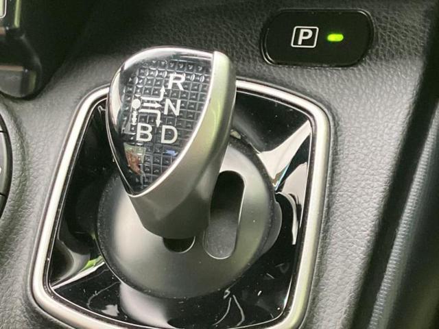 ヴォクシー ハイブリッドV 新品タイヤ/社外 9インチ SDナビ/フリップダウンモニター 社外 10.1インチ/両側電動スライドドア/シートヒーター/ヘッドランプ LED/Bluetooth接続/ETC/EBD付ABS(17枚目)