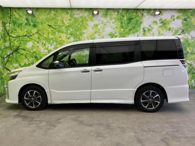 ヴォクシー ＺＳキラメキ３　新品タイヤ／保証書／純正　１０インチ　ＳＤナビ／フリップダウンモニター　純正　１２．８インチ／衝突安全装置／両側電動スライドドア／車線逸脱防止支援システム／シート　ハーフレザー　衝突被害軽減システム（2枚目）