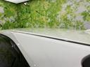 滑らかなルーフラインが、空力性能を高めています。開放感のある室内空間へとつながる美しいフォルムです。