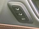 運転席と助手席、両方のシートポジションをメモリー機能で記憶できます。お好みのポジションを簡単に再現できるので、複数人で運転する際に便利です。