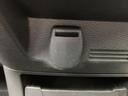 カードホルダーは、駐車券やクレジットカードなどをスマートに収納できます。日常の使い勝手を高める工夫が凝らされています。