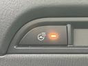 冷え込んだ日の運転に嬉しいシートヒーター。ボタンを押すだけで温まるので、長距離ドライブや冬場の移動も快適に過ごせます。