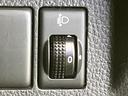 直感的な操作性を備えたスイッチ類です。様々な状況でスムーズな使いやすさを発揮し、快適なカーライフを後押しします。