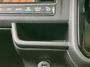 手の届きやすい位置に設けられたオープンスペースで、小物の一時置きにも便利。車内で使う身の回り品をまとめやすく、日常の移動をすっきりサポートします。