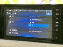 ラジオやBluetooth、テレビなど複数の音源が一覧で表示され、使いたい項目を選びやすい画面です。お好みの音楽や情報に切り替えながら、毎日の車内時間を過ごせます。