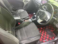 「この車の写真をもっと見たい」「状態が気になる」「この装備はついている？」どんな小さな疑問でもお気軽にお問い合わせください！ 4