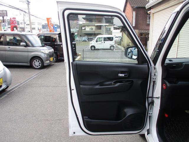 ����ȃt�����g�h�A�̓�������Y��ł���