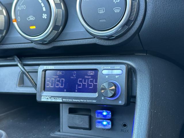 ロードスター Ｓスペシャルパッケージ　ＫＥＮＳＴＹＬＥエアロ　フジツボ４本出しマフラー　ＴＥＩＮ車高調　カーボンリアウイング　シャレンスター１６ＡＷ　イエローキャリパー　純正ナビ　ＥＴＣ　ＬＥＤヘッドランプ　パドルシフト　スマートキー（22枚目）