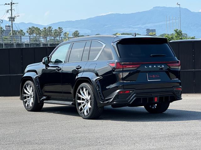 ＬＸ ＬＸ６００　オフロード　ＳＲ　リアエンター　マークレビンソン　ＷＡＬＤエアロ＆２４ｉｎＡＷ　別体型ディスクプレイヤー　おくだけ充電　全周囲カメラ　デジタルミラー　白革　ベンチレーションシート　パワーバックドア　ＢＳＭ　ＨＵＤ（5枚目）