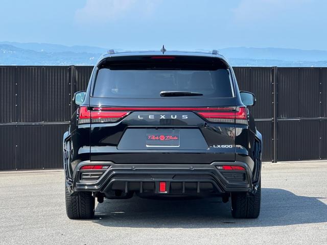 ＬＸ ＬＸ６００　オフロード　ＳＲ　リアエンター　マークレビンソン　ＷＡＬＤエアロ＆２４ｉｎＡＷ　別体型ディスクプレイヤー　おくだけ充電　全周囲カメラ　デジタルミラー　白革　ベンチレーションシート　パワーバックドア　ＢＳＭ　ＨＵＤ（13枚目）