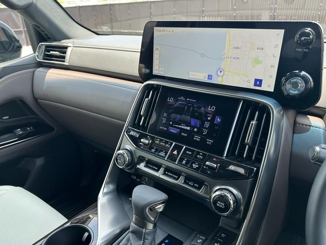 ＬＸ ＬＸ６００　オフロード　ＳＲ　リアエンター　マークレビンソン　ＷＡＬＤエアロ＆２４ｉｎＡＷ　別体型ディスクプレイヤー　おくだけ充電　全周囲カメラ　デジタルミラー　白革　ベンチレーションシート　パワーバックドア　ＢＳＭ　ＨＵＤ（23枚目）