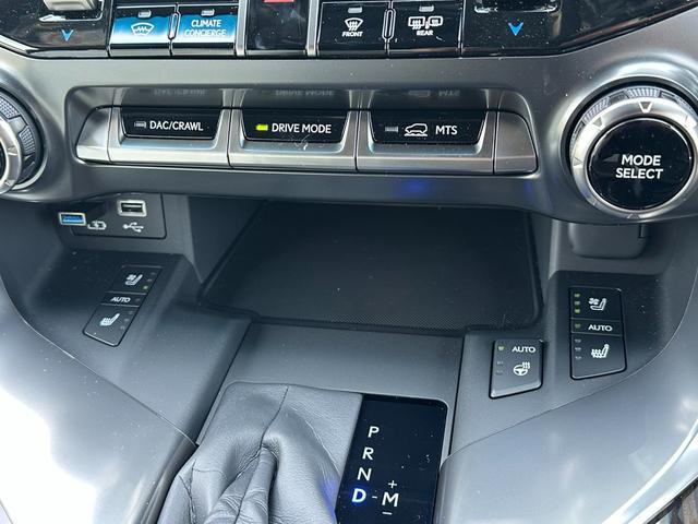 ＬＸ ＬＸ６００　オフロード　ＳＲ　リアエンター　マークレビンソン　ＷＡＬＤエアロ＆２４ｉｎＡＷ　別体型ディスクプレイヤー　おくだけ充電　全周囲カメラ　デジタルミラー　白革　ベンチレーションシート　パワーバックドア　ＢＳＭ　ＨＵＤ（26枚目）