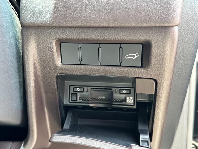 ＬＸ ＬＸ６００　オフロード　ＳＲ　リアエンター　マークレビンソン　ＷＡＬＤエアロ＆２４ｉｎＡＷ　別体型ディスクプレイヤー　おくだけ充電　全周囲カメラ　デジタルミラー　白革　ベンチレーションシート　パワーバックドア　ＢＳＭ　ＨＵＤ（27枚目）