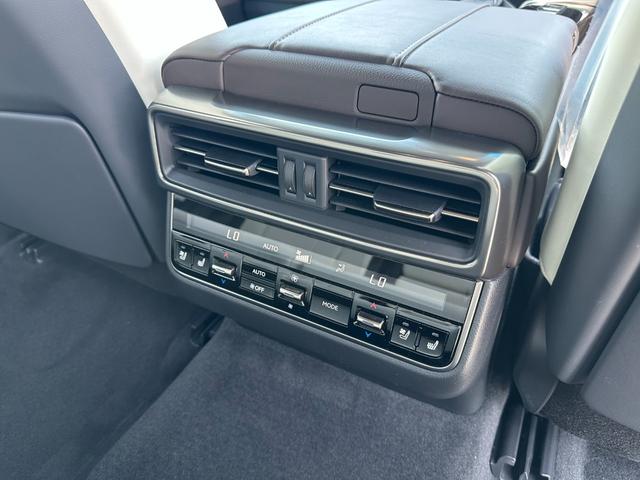 ＬＸ ＬＸ６００　オフロード　ＳＲ　リアエンター　マークレビンソン　ＷＡＬＤエアロ＆２４ｉｎＡＷ　別体型ディスクプレイヤー　おくだけ充電　全周囲カメラ　デジタルミラー　白革　ベンチレーションシート　パワーバックドア　ＢＳＭ　ＨＵＤ（34枚目）
