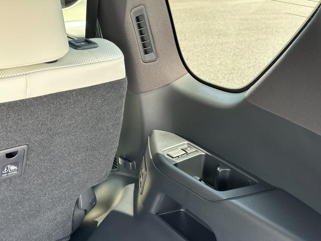 ＬＸ ＬＸ６００　オフロード　ＳＲ　リアエンター　マークレビンソン　ＷＡＬＤエアロ＆２４ｉｎＡＷ　別体型ディスクプレイヤー　おくだけ充電　全周囲カメラ　デジタルミラー　白革　ベンチレーションシート　パワーバックドア　ＢＳＭ　ＨＵＤ（36枚目）