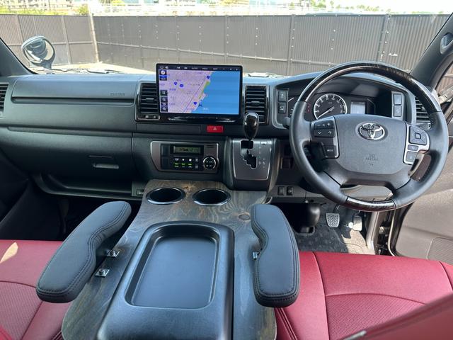 ハイエースバン スーパーＧＬ　ダークプライムＩＩ　全周囲カメラ　デジタルミラー　両側電動スライドドア　ＯＰエアロ　１０型ナビＴＶ　社外ボンネット＆オーバーフェンダー＆テール＆マフラーカッター＆１８ｉｎＡＷ　ローダウン　前後ドラレコ　シートカバー（15枚目）