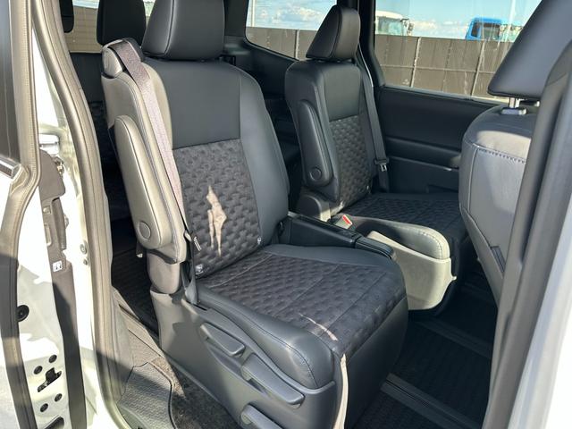 ヴォクシー ハイブリッドS-Z GRエアロキット 快適利便パッケージ OP10.5型ナビTV DVD再生 OPプロジェクター式LEDライト BSM アドバンストドライブ パワースライドドア 両側電動スライドドア 前後シートヒーター(18枚目)