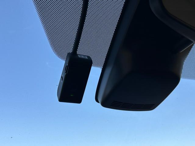 シエンタ ハイブリッド　ファンベースＧ　クエロ　全周囲カメラ　純正９型ナビＴＶ　ＯＰ１５ｉｎＡＷ　両側電動スライドドア　ステア＆シートヒーター　ＬＥＤランプＰＫＧ　トヨタセーフティセンス　パーキングサポートブレーキ　ドラレコ　ＥＴＣ　ハーフレザー（22枚目）