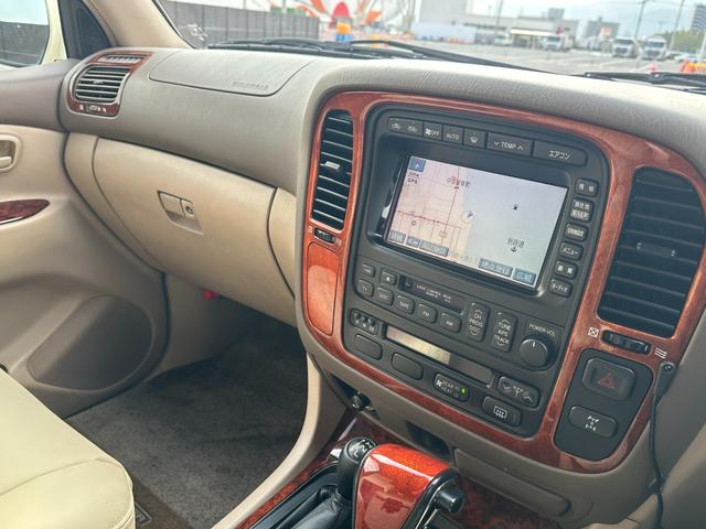 ランドクルーザー１００ ＶＸリミテッド　４．２Ｌディーゼルターボ　ＳＲ　純正ナビ　ウッドコンビステア　純正アルミホイール　シートカバー　クルーズコントロール　電動格納ドアミラー　ヘッドライトウォッシャー（21枚目）