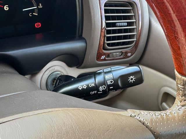 ランドクルーザー１００ ＶＸリミテッド　４．２Ｌディーゼルターボ　ＳＲ　純正ナビ　ウッドコンビステア　純正アルミホイール　シートカバー　クルーズコントロール　電動格納ドアミラー　ヘッドライトウォッシャー（25枚目）