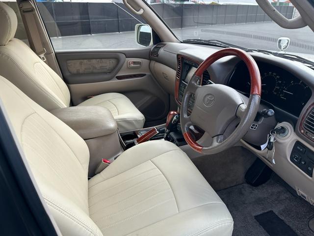 ランドクルーザー１００ ＶＸリミテッド　４．２Ｌディーゼルターボ　ＳＲ　純正ナビ　ウッドコンビステア　純正アルミホイール　シートカバー　クルーズコントロール　電動格納ドアミラー　ヘッドライトウォッシャー（27枚目）