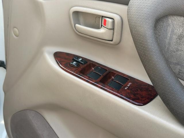 ランドクルーザー１００ ＶＸリミテッド　４．２Ｌディーゼルターボ　ＳＲ　純正ナビ　ウッドコンビステア　純正アルミホイール　シートカバー　クルーズコントロール　電動格納ドアミラー　ヘッドライトウォッシャー（28枚目）