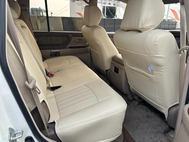 ランドクルーザー１００ ＶＸリミテッド　４．２Ｌディーゼルターボ　ＳＲ　純正ナビ　ウッドコンビステア　純正アルミホイール　シートカバー　クルーズコントロール　電動格納ドアミラー　ヘッドライトウォッシャー（30枚目）