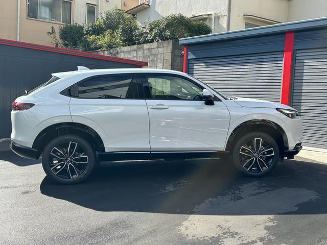 ヴェゼル ｅ：ＨＥＶ　Ｚ　ホンダコネクトｆｏｒＧａｔｈｅｒｓ＋ナビ装着用ＰＫＧ　ホンダセンシング　電動テールゲート　Ｂカメラ　ＢＳＭ　パークセンサー　アダプティブクルコン　コンビシート　ステア＆シートヒーター　１８ｉｎＡＷ（9枚目）