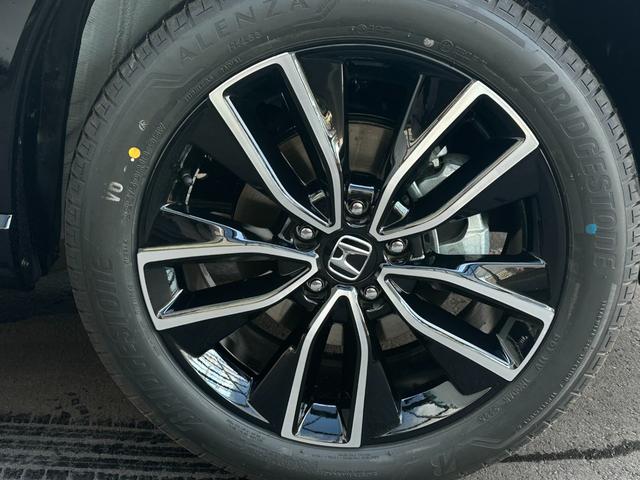 ヴェゼル ｅ：ＨＥＶ　Ｚ　ホンダコネクトｆｏｒＧａｔｈｅｒｓ＋ナビ装着用ＰＫＧ　ホンダセンシング　電動テールゲート　Ｂカメラ　ＢＳＭ　パークセンサー　アダプティブクルコン　コンビシート　ステア＆シートヒーター　１８ｉｎＡＷ（14枚目）