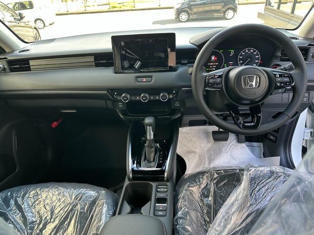 ヴェゼル ｅ：ＨＥＶ　Ｚ　ホンダコネクトｆｏｒＧａｔｈｅｒｓ＋ナビ装着用ＰＫＧ　ホンダセンシング　電動テールゲート　Ｂカメラ　ＢＳＭ　パークセンサー　アダプティブクルコン　コンビシート　ステア＆シートヒーター　１８ｉｎＡＷ（15枚目）