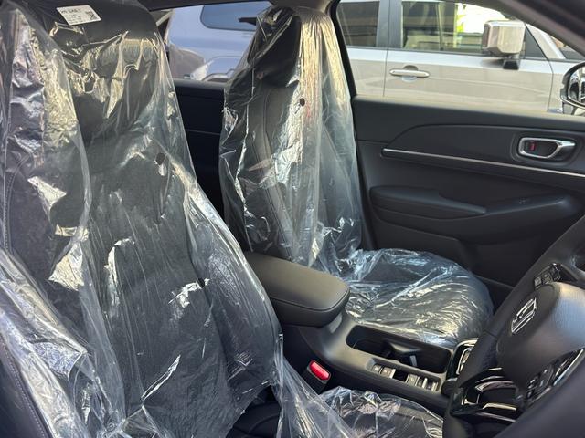 ヴェゼル ｅ：ＨＥＶ　Ｚ　ホンダコネクトｆｏｒＧａｔｈｅｒｓ＋ナビ装着用ＰＫＧ　ホンダセンシング　電動テールゲート　Ｂカメラ　ＢＳＭ　パークセンサー　アダプティブクルコン　コンビシート　ステア＆シートヒーター　１８ｉｎＡＷ（16枚目）